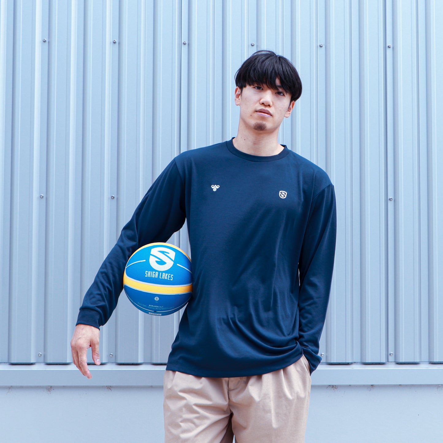 【hummel】エンブレム刺繍ワッペン 長袖Tシャツ
